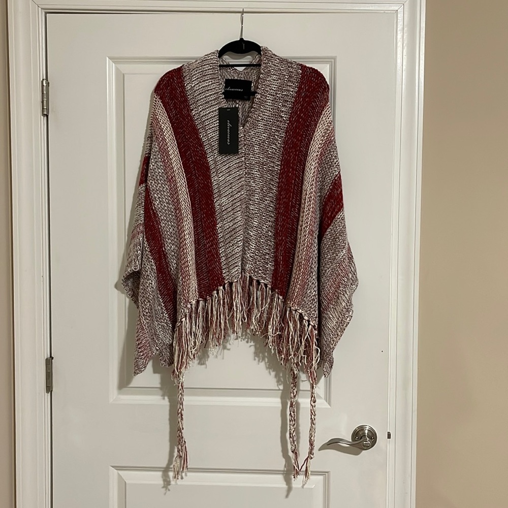 Olivaceous red knitted poncho! NWT! Size S/M!